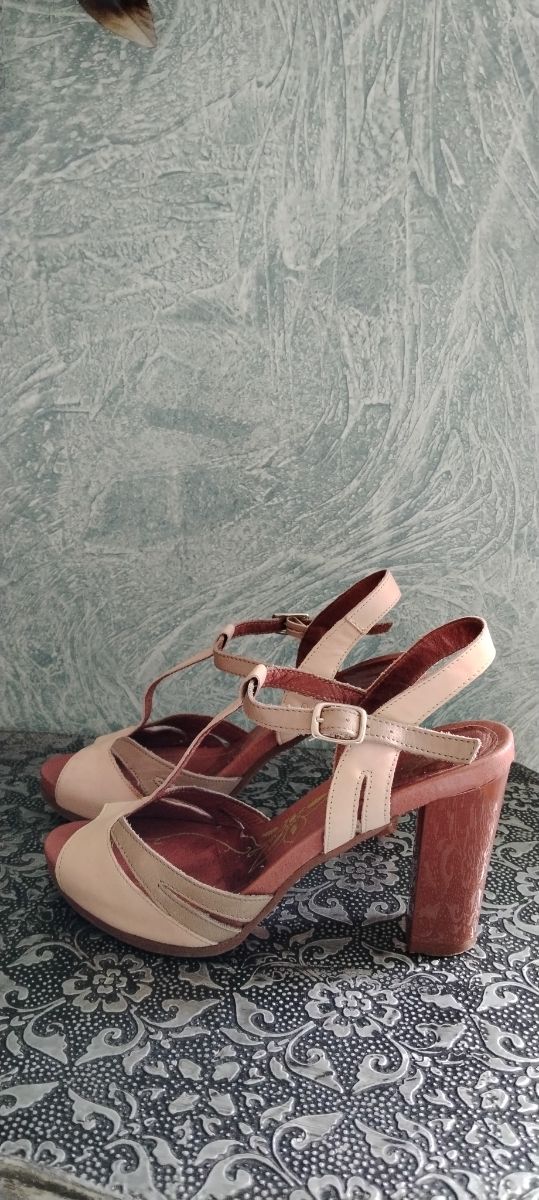 Sandalias tacón.En buen estado.