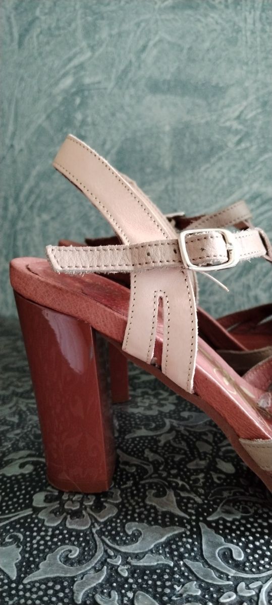 Sandalias tacón.En buen estado.