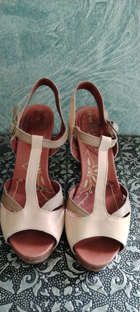 Sandalias tacón.En buen estado.