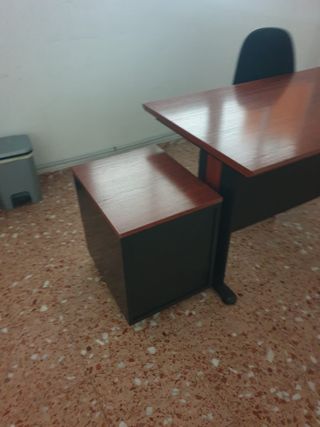 Mesa oficina + cajonera marrón