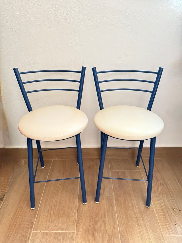 4 Mini Sillas mesa cocina.