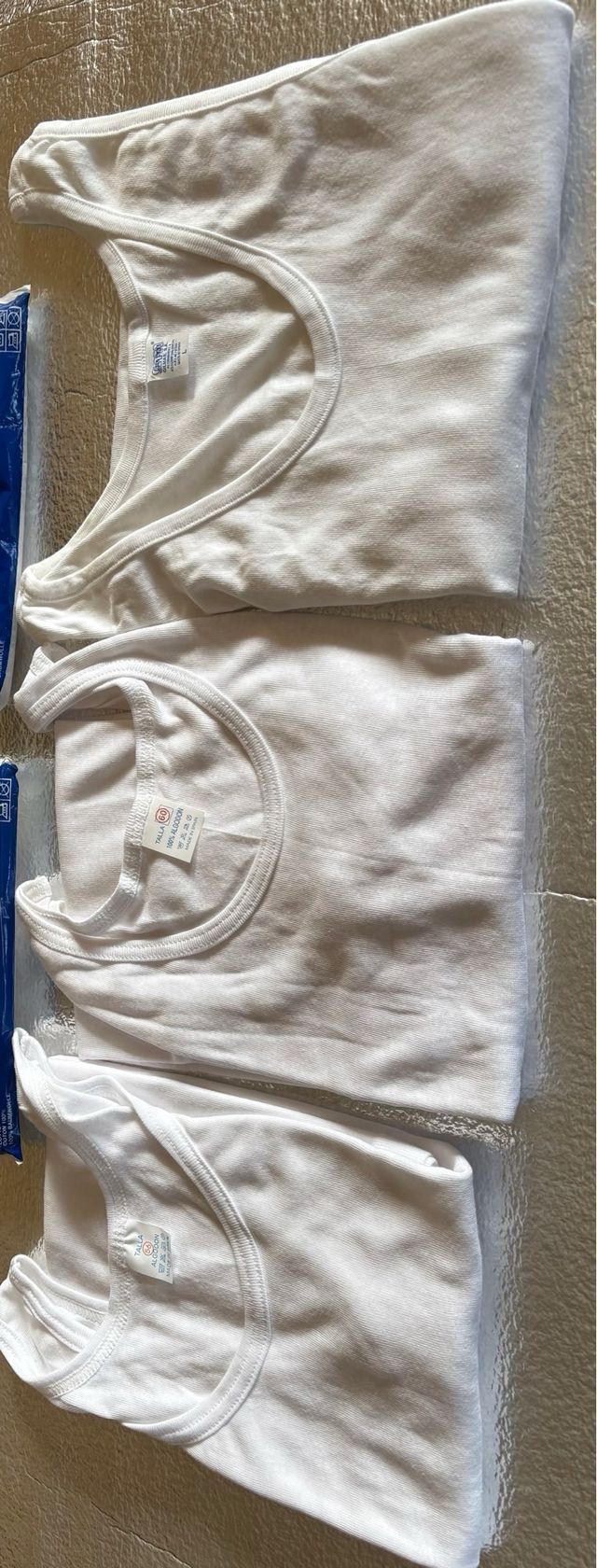 3 Camisetas interiores blancas de tirantes