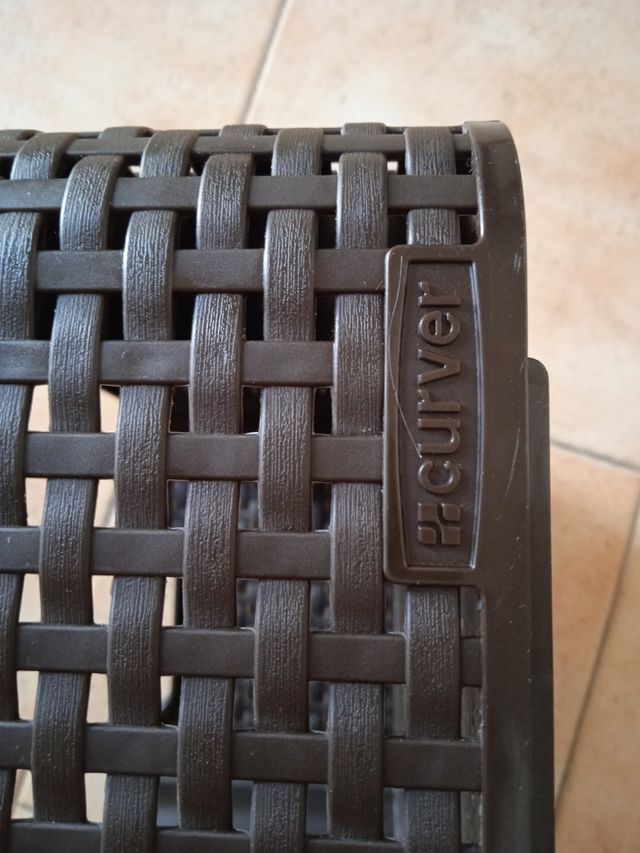 Cestos almacenaje (2) + 10 perchas