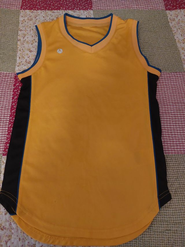 2 Camisetas baloncesto niño talla 12 años.