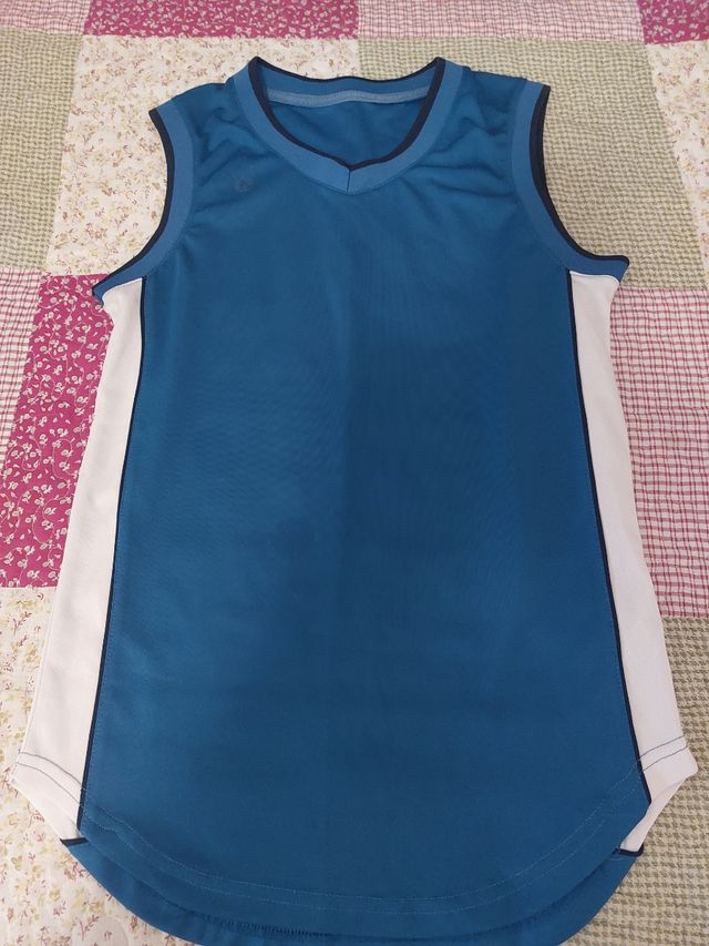 2 Camisetas baloncesto niño talla 12 años.