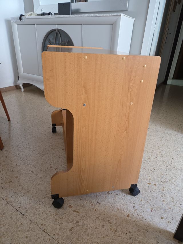 Escritorio ordenador c/ruedas