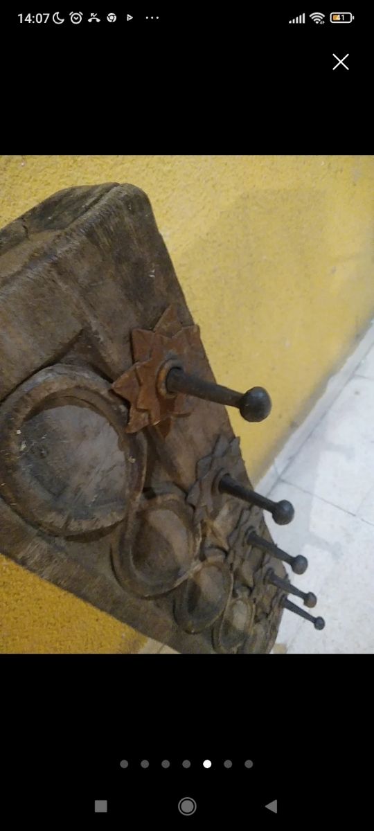 Cabide antigo em madeira com 8 ganchos