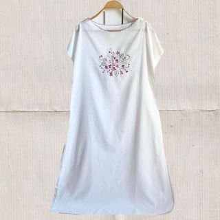 Abito estivo vintage bianco ricamato