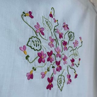 Abito estivo vintage bianco ricamato