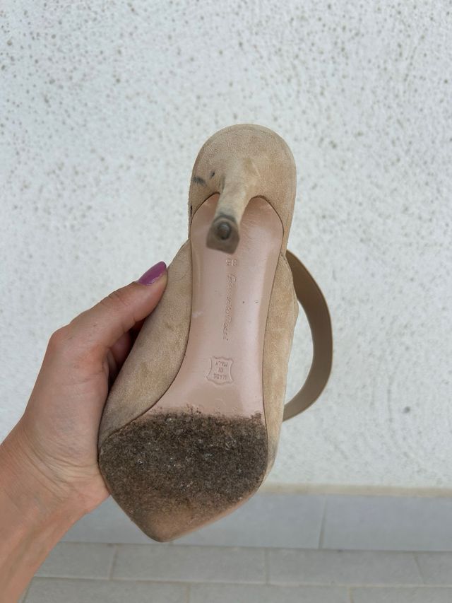 Tacchi beige con cinturino elastico