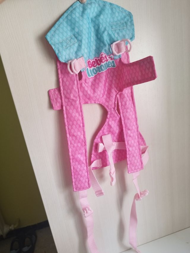 Muñeca Llorona Bunny, que incluye un Portabebés