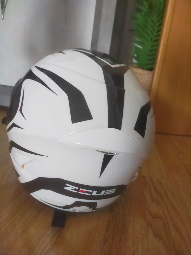 Casco Zeus