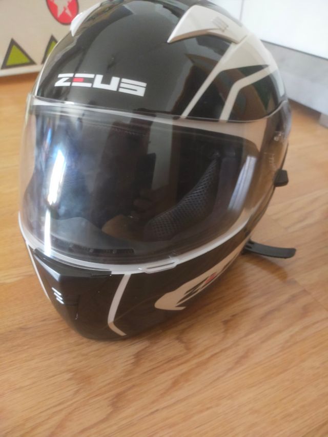Casco Zeus
