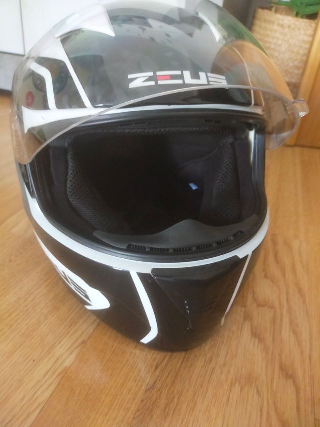 Casco Zeus