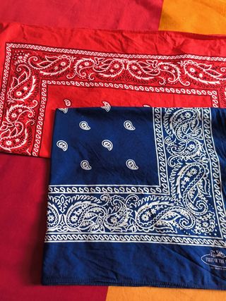 Bandanas algodón: una roja y una azul oscuro