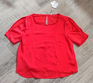 Blusa roja manga corta