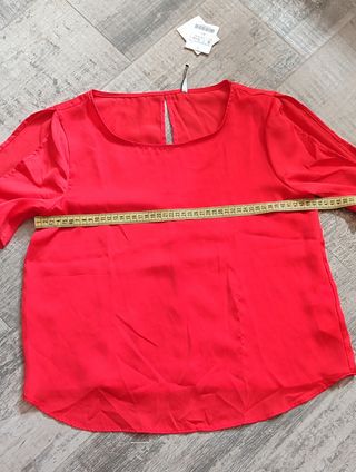 Blusa roja manga corta