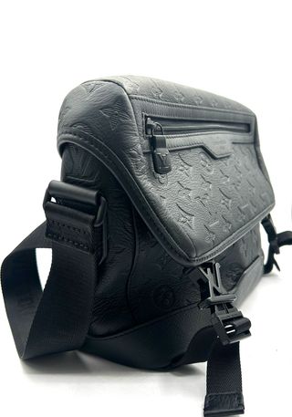 Bandolera Louis Vuitton Voyage negra