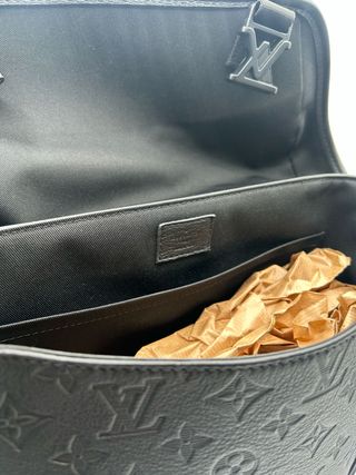 Bandolera Louis Vuitton Voyage negra