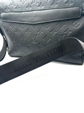Bandolera Louis Vuitton Voyage negra