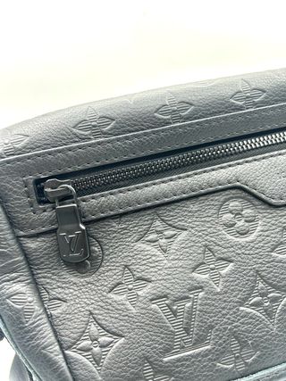 Bandolera Louis Vuitton Voyage negra