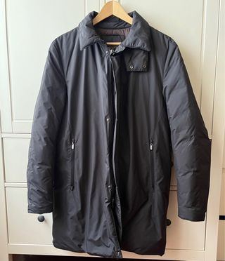 Chaqueta negra plumas