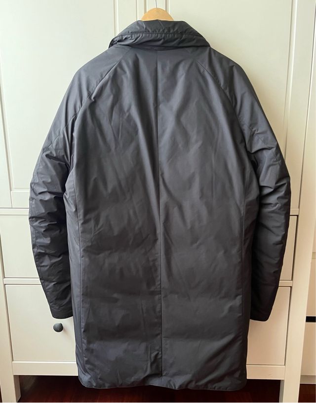 Chaqueta negra plumas