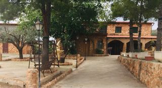 Chalet rústico en Cheste- ya alquilado GP 2025