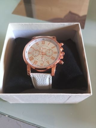 Reloj mujer dorado y blanco