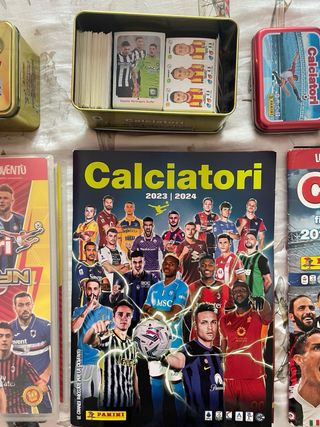 Album figurine Calciatori Panini 2018-19 e 2023-24