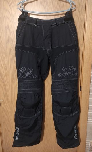 Pantalón de moto de chica marca Miline