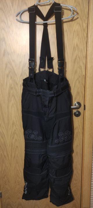 Pantalón de moto de chica marca Miline