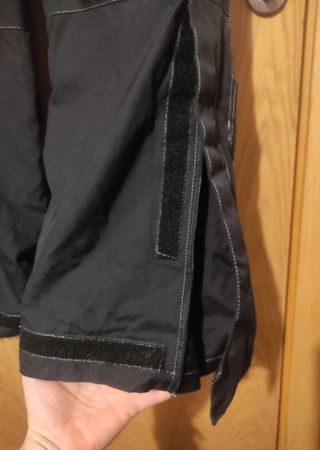 Pantalón de moto de chica marca Miline