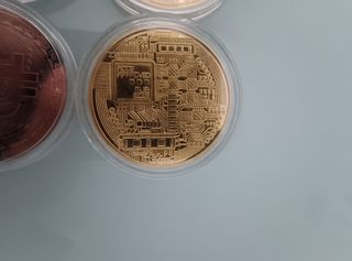 4 Monedas Bitcoin encapsuladas