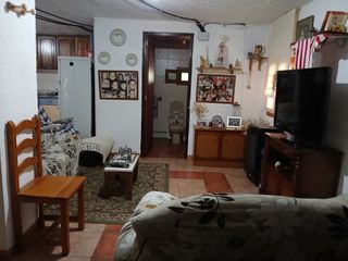 Casa unifamiliar con terreno y jardín