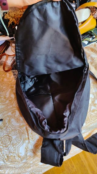 Mochila negra con cenefa blanca | Backpack