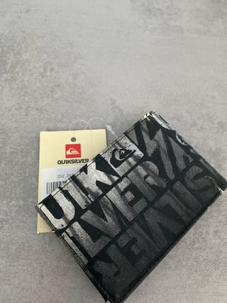 Cartera Quiksilver - Negra y Gris