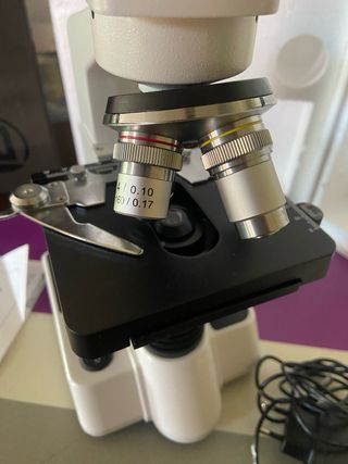 Microscopio Bresser Erudit DLX