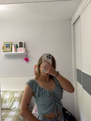 Top azul volantes