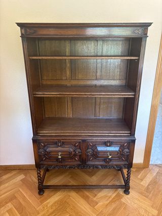 Mueble castellano antiguo de madera