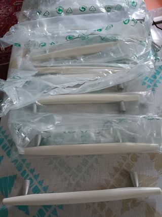 8 Maniglie Armadio -