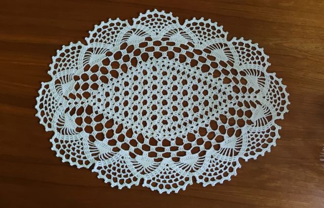 Tapete ovalado a crochet abanicos