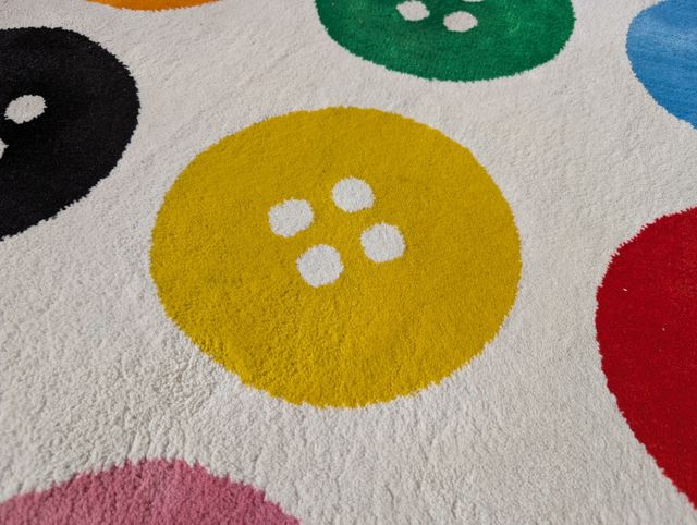 Alfombra infantil botones multicolor