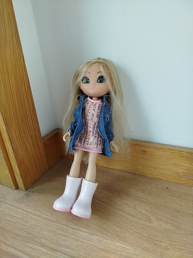 Boneca Unique Eyes Amy