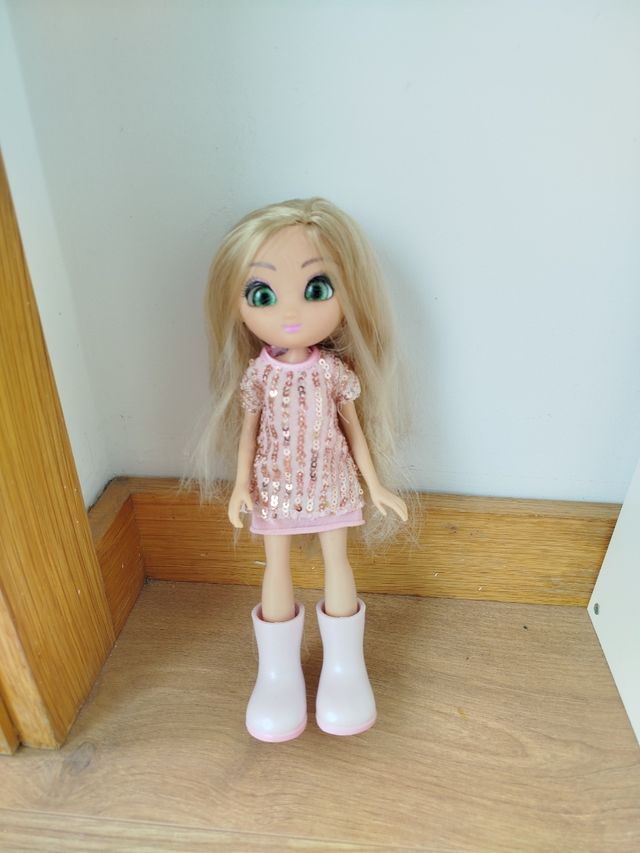 Boneca Unique Eyes Amy