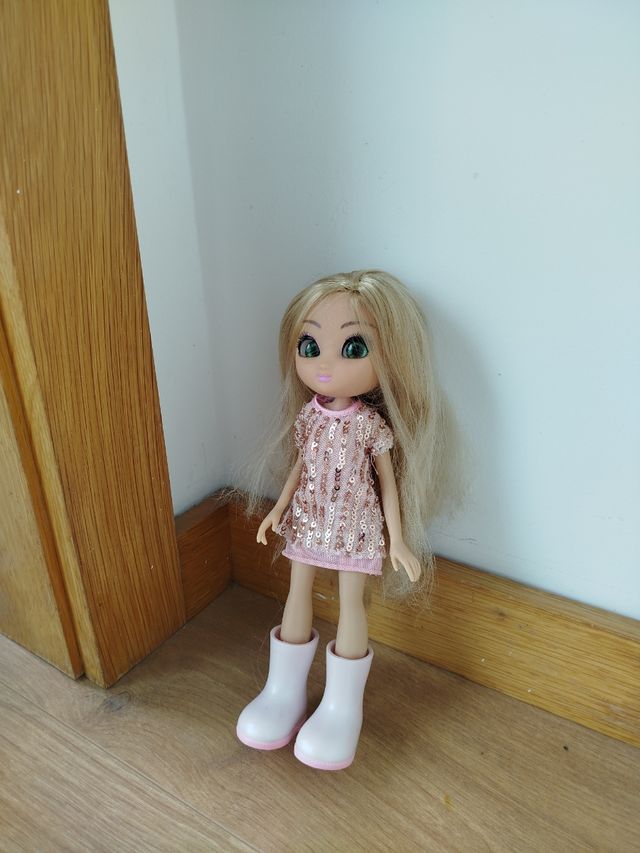 Boneca Unique Eyes Amy