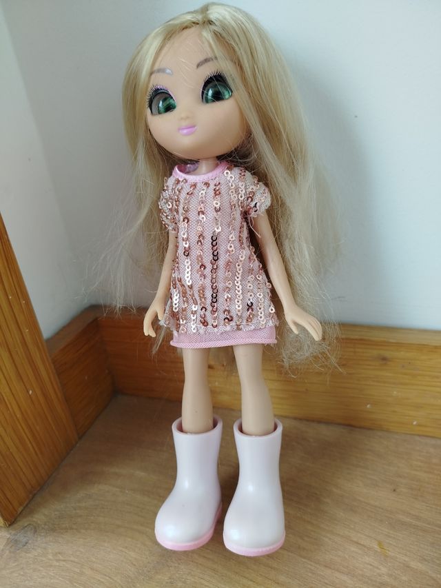 Boneca Unique Eyes Amy