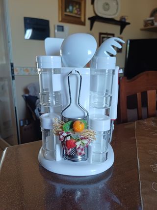 Set cucina 19 pz ,8 porta spezie, è accessori vari