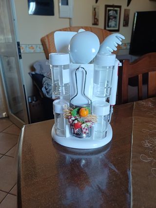 Set cucina 19 pz ,8 porta spezie, è accessori vari