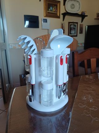 Set cucina 19 pz ,8 porta spezie, è accessori vari